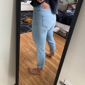 Shaping Slim 312 light wash Levi’s jeans